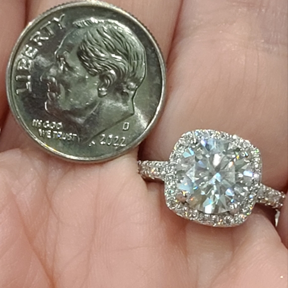 Moissanite 2 Carat Round cut Solitare Halo Ring - Picture 11 of 13